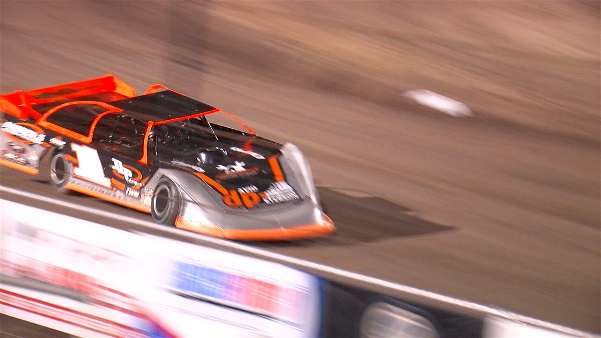 Racing returns to the Vado Speedway with Pro NASCAR driver on the track